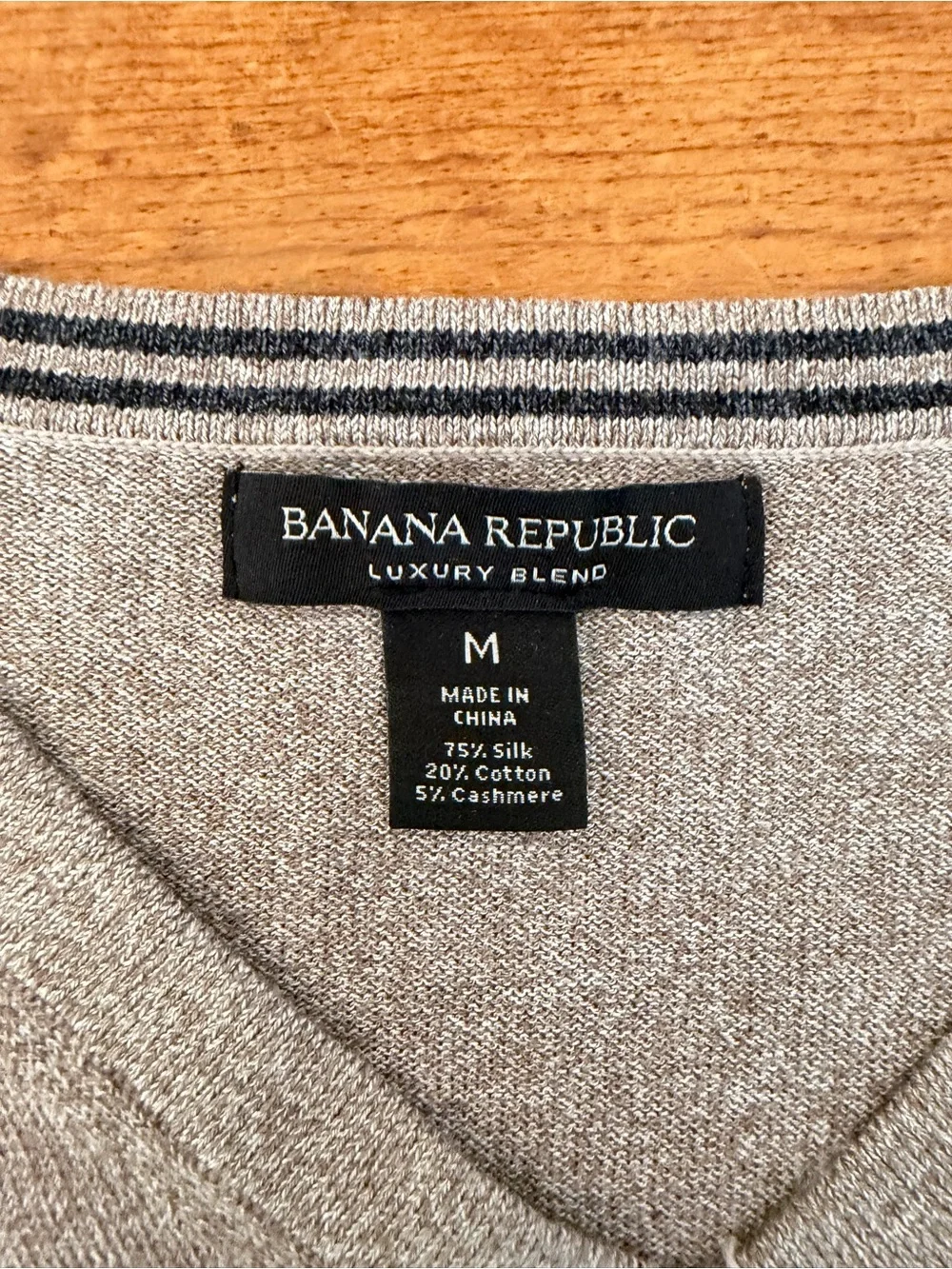 Banana Republic V-Neck Pullover Sweater Silk Cotton Cashmere Blend Beige Men’s M